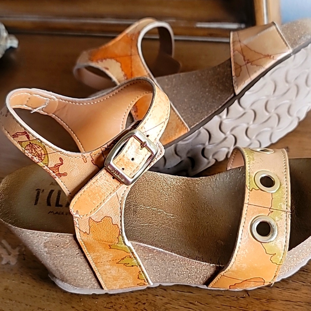 Alviero Martini  I Classe wedge sandals size 38